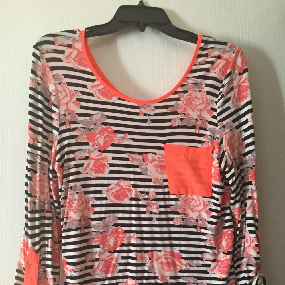 Rue 21 top super cute bowed back